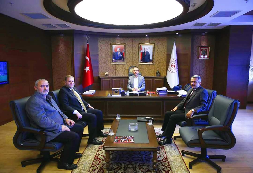 basaranmahmut1's tweet photo. GENÇLİK VE SPOR BAKANI DR.MEHMET MUHARREM KASAPOĞLU İLE ENERJİ İŞ SENDİKASI GENEL BAŞKANI MAHMUD ALTINSOY VE YÖNETİMİ İLE KYK ÇALIŞAN  İŞÇİLERİN SORUNLARINI SAYIN BAKAN BEYE İLETİLDİ VE OLUMLU BİR ZİYARET GERÇEKLEŞTİ . https://t.co/wRipuRHheM