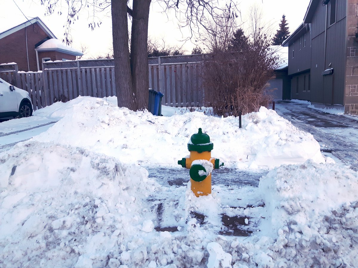 cityofguelph's tweet photo. Give fire hydrants some space! If you see a hydrant buried in the snow, please shovel out around it so emergency workers can use it. Thanks for helping out! #Becausewinter #Firesafety #Guelph https://t.co/yKS92QEn7Q