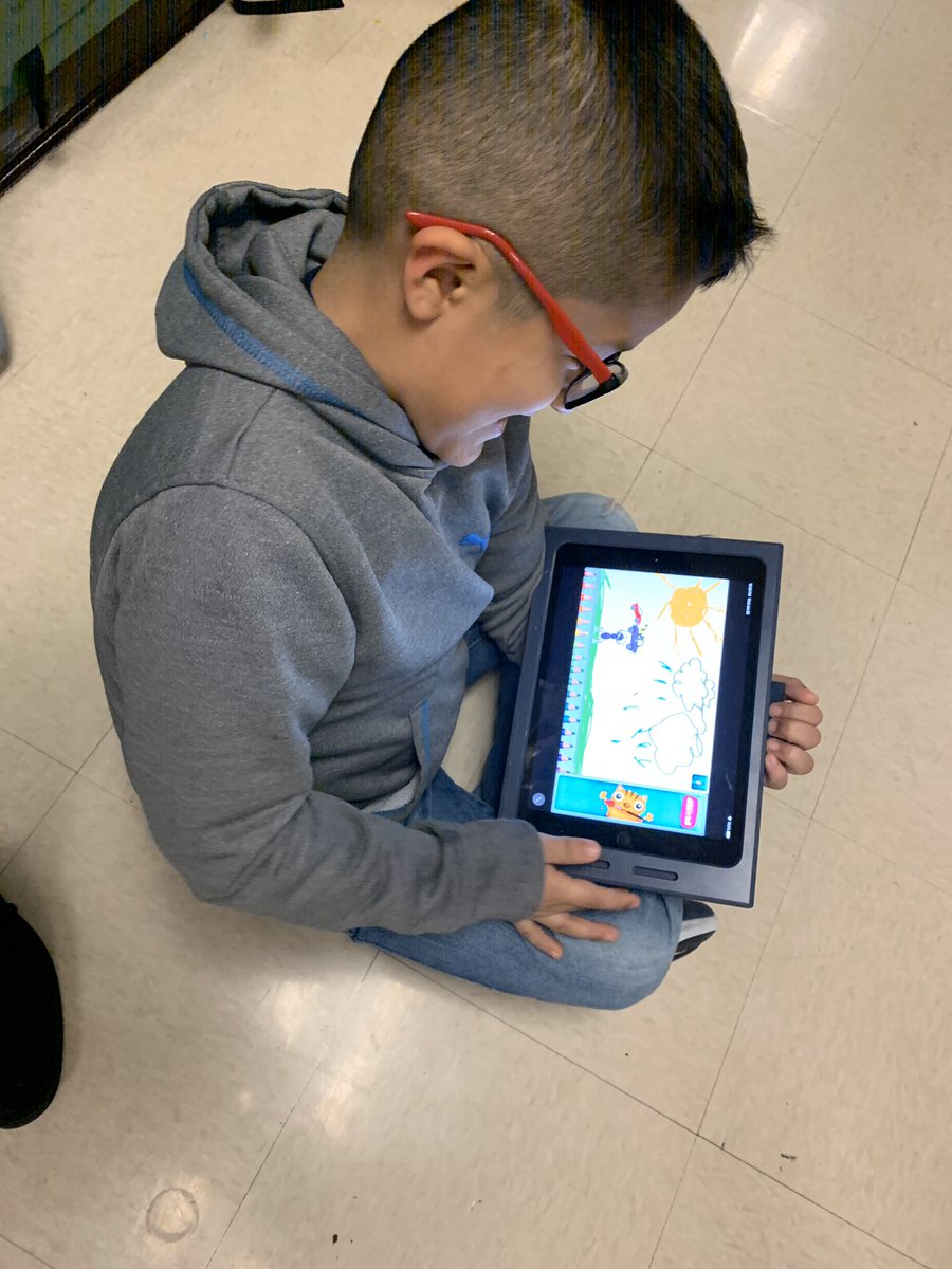 CFieldsITF's tweet image. Amazing planning by @rodanddiaz and Ms Boldt #duallanguage teachers to demonstrate to both classes how to use @duckduckmoose Draw and Tell. They can’t wait to use this #anylanguage #anycontent app with the #mathinlisd &amp;amp; #LISDreads tech stations.