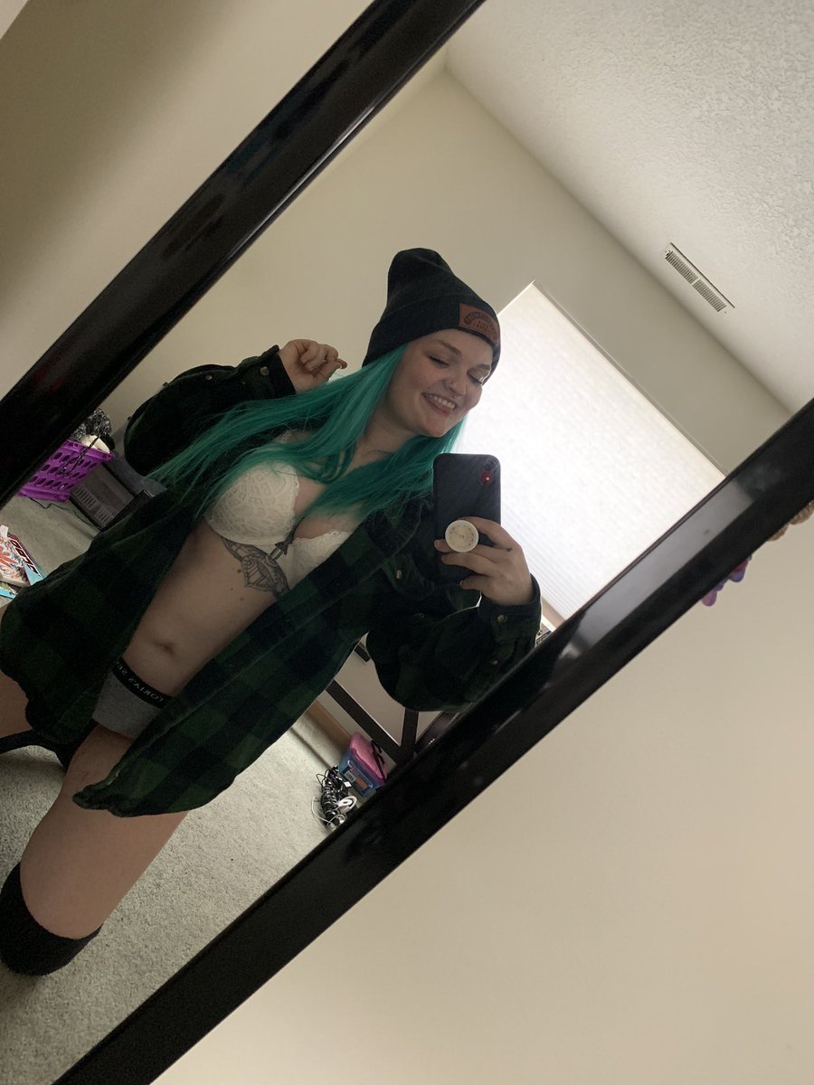 merlady94's tweet photo. Sick as shit and still tryna post for yβall. We all make sacrifices, are you ready to make some to please your Mermaid Goddess? #findomme #femdom #paypigs #subs #subcucks #walletrinse #drain #givein https://t.co/54p5Z3WXFa