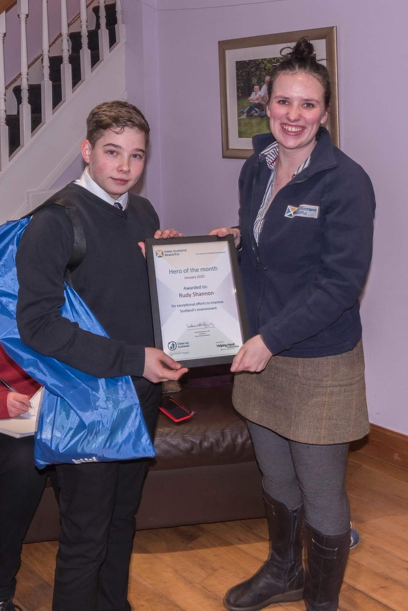 LuggieWatch tweet media