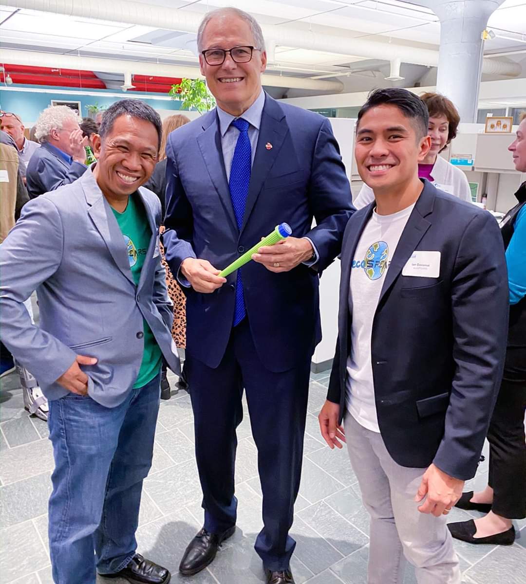 We met and spoke with Governor Jay Inslee of Washington State for last night’s #washingtonstate <a href="/maritime/">Maritime</a>.blue kickoff event. 

#WAMaritimeAccelerator, <a href="/wework/">WeWork</a> Labs &amp; <a href="/portofseattle/">Port of Seattle - ⚓️</a> 

x.com/EcoSpears/stat…