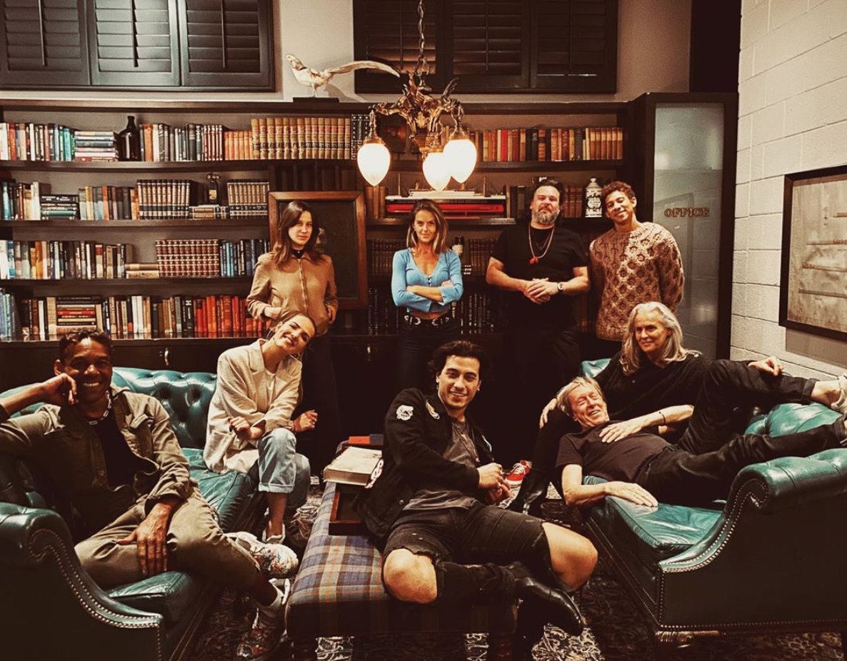 We get by with a little help from our friends. 🥃🍷🍸🍺 Aperitivo Happy Hour @ Lobby Lounge 11:30am-7pm Wed-Fri. 🍸Featured cocktails and special pricing on beer and wine! Our full bar also provides service to @Mardirestaurant! 🍃#palihousewesthollywood 

📷: @vinstuff