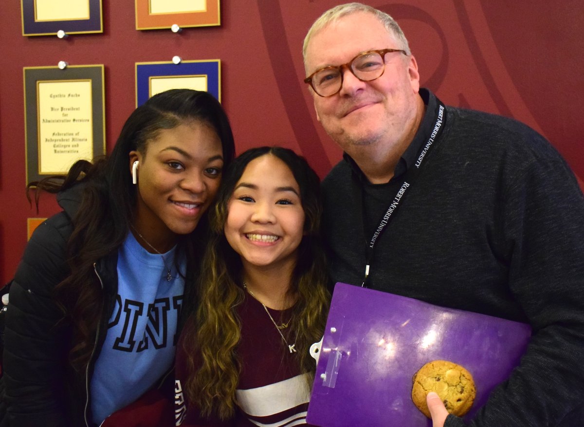 Congratulations to &gt;450 Robert Morris University students who made the Dean's List for the last quarter!  Cookies from RMU Culinary and RMU gear were provided in the State Street Art Gallery at the Chicago campus on Wednesday morning.  Keep up the good work! ✨#rmyou #deanslist