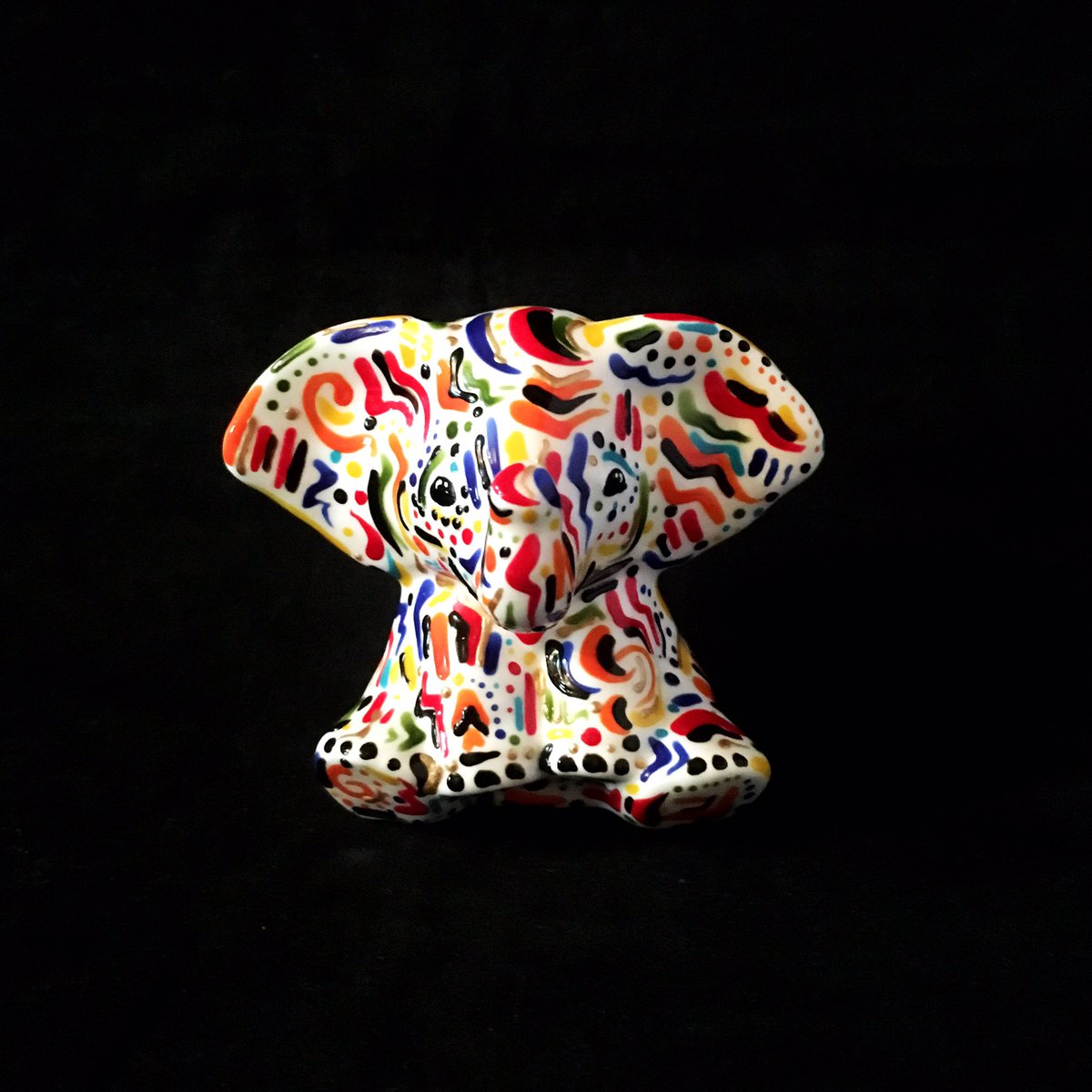 Hazceramics's tweet photo. This super cute baby elephant is in need of a good home. Bags of personality and colour. Available on Etsy priced at ยฃ10.50 with free U.K. shipping. Take a look ๐๐ป https://t.co/Vm3DMZ6L1h #handmadehour #elephants #crafts #potteryanimals #potterythrowdown https://t.co/EUbiAdQCmL