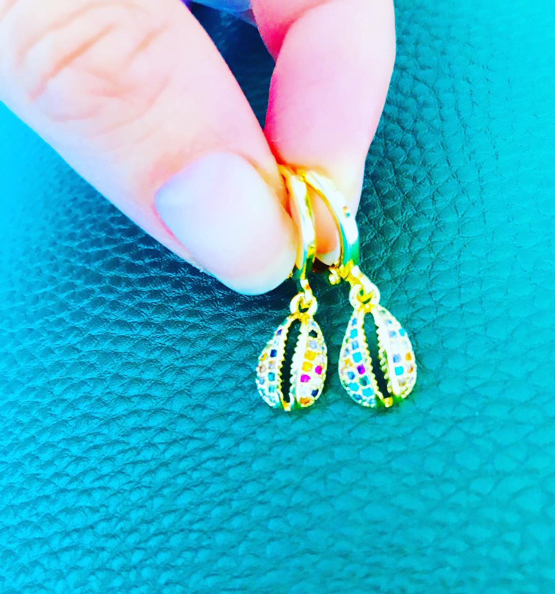 cucublackmx's tweet photo. Pequeños detalles 💝💝💝
@cucublack #jewelry #jewelrylover #joyeria #becucublack #aretes #pulseras #accesorios #joyeriademoda #silver #rodio #shine #chapadeoro #trend #outfit #earrings #moda2019 #consumelocal #enviosatodalarepublica ... Busca tus accesorios preferidos por 📲 DM https://t.co/mv3Io3I3Rg