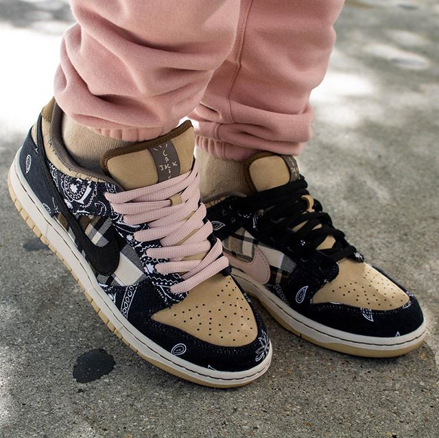 travis sb on feet