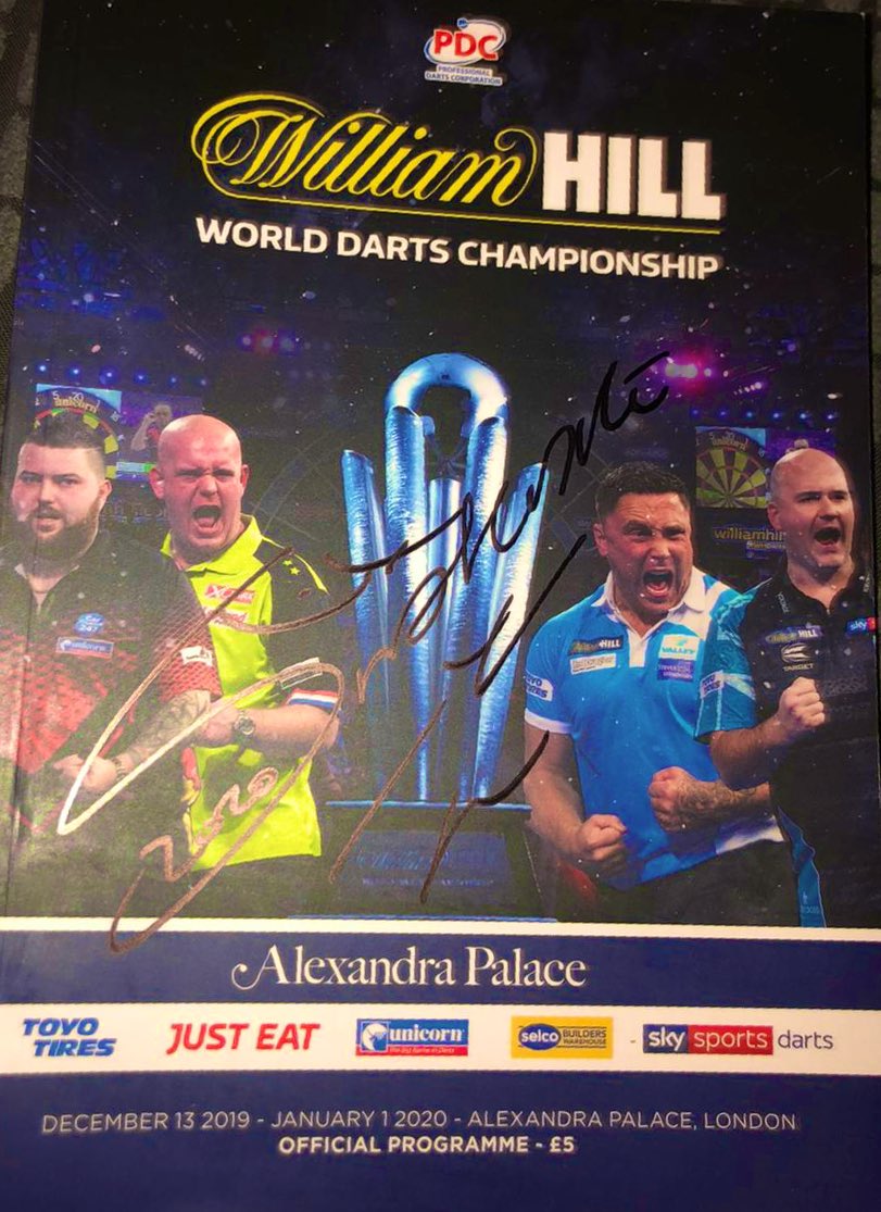 livedarts's tweet image. 🎯 COMPETITION TIME 🎯

Retweet and follow @livedarts for your chance to win a World Championship programme signed by the champion - Peter Wright! ✍🏻

Subscribe ➡️ bit.ly/LiveDartsTV