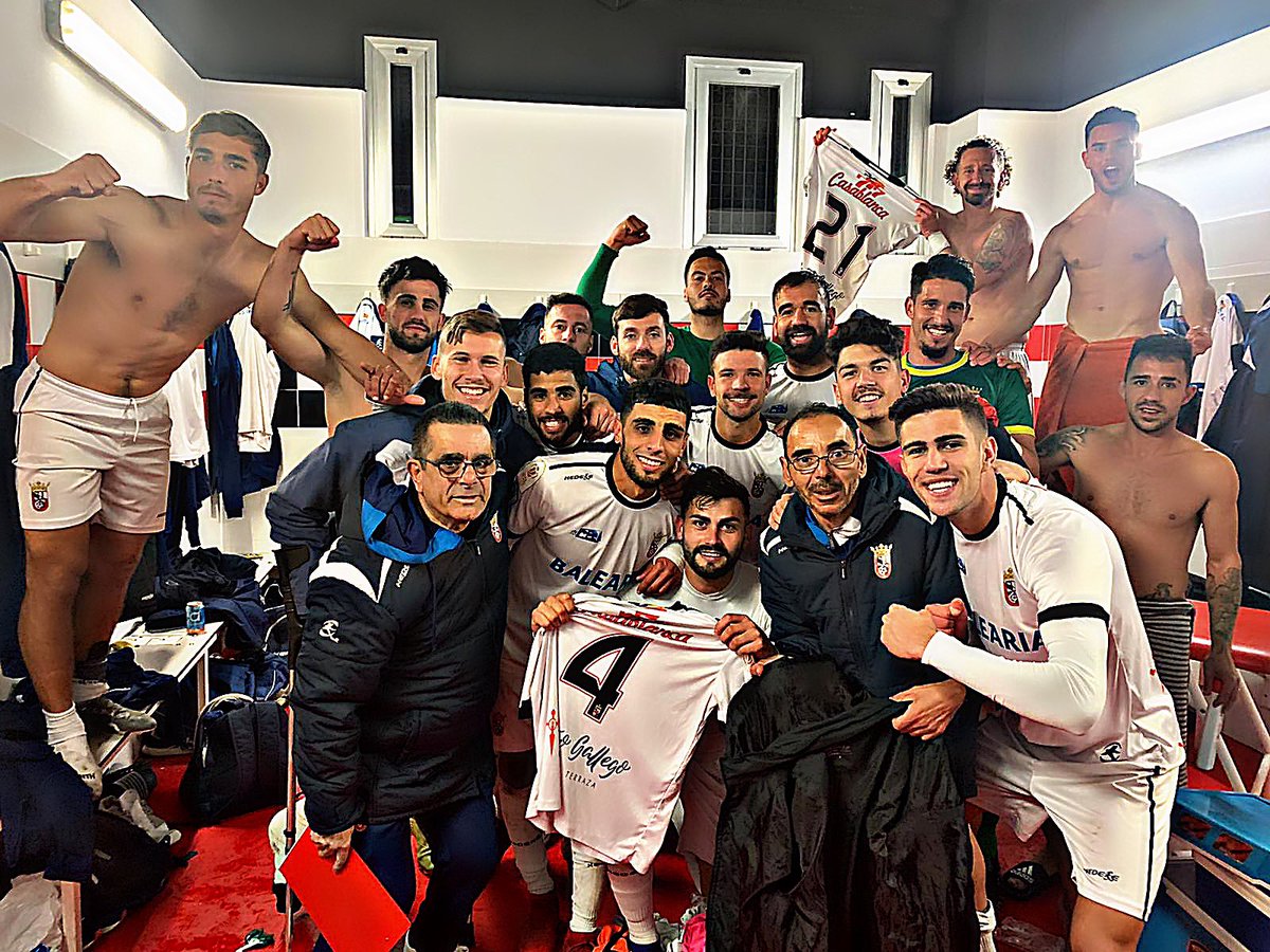 davidP21__'s tweet image. Que de cosas no?🤷🏼‍♂️
Este equipo tiene más cosas que un chino 🙆🏼‍♂️
#YPaya+3❤️
#NormaEsto🤷🏼‍♂️
#SiempreADCeuta⚪️⚫️❤️