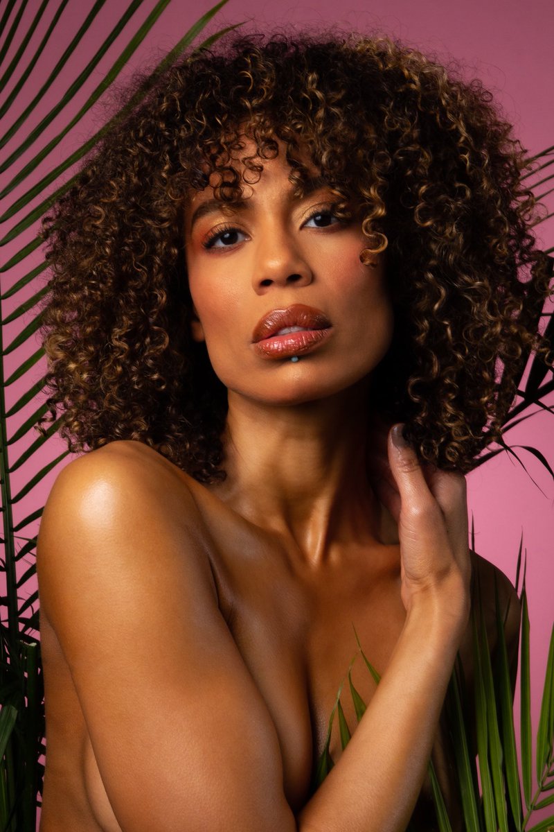 #damn !!! #photoshoot with @boujivisionary for Dylan Harrison Color MN #really turned out!! #fire ! Makeup by makeovertakeovermn #slayed #slayallday #mixedchicks #curlygirl #naturaltexture #curls #curlsfordays