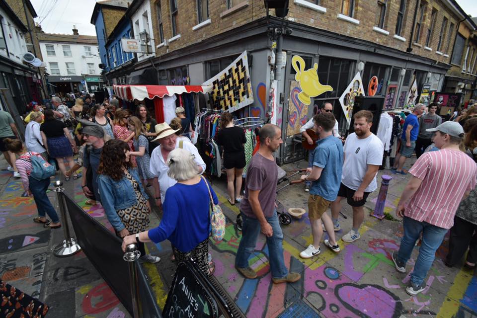 EstuaryFringe's tweet photo. Showcasing Southend’s artists since 2013, the Estuary Fringe has been running a provocative and incendiary arts festival subverting the elitism within the art community, creating large-scale public artwork for the town, and generally being a nuisance. 

[Our Story; a thread.] https://t.co/jo6YSW0Jto