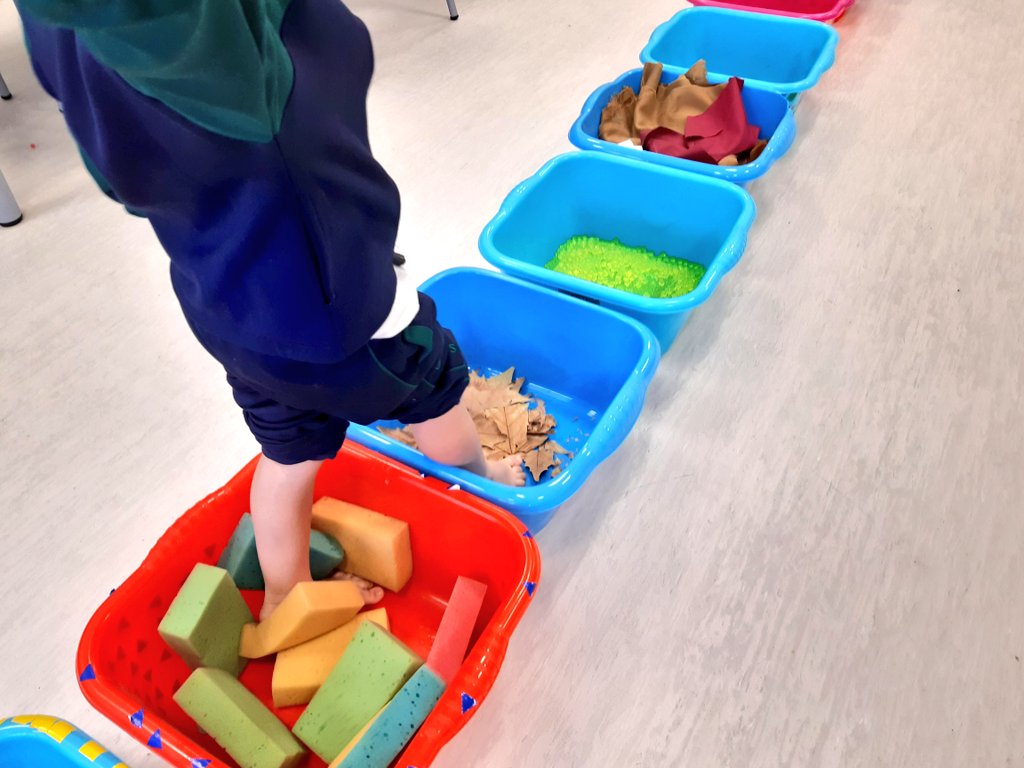 TALLER SENSORIAL!! El tacto también está en los pies 👣👣 <a href="/HBSTORREJON/">Humanitas Torrejón</a>