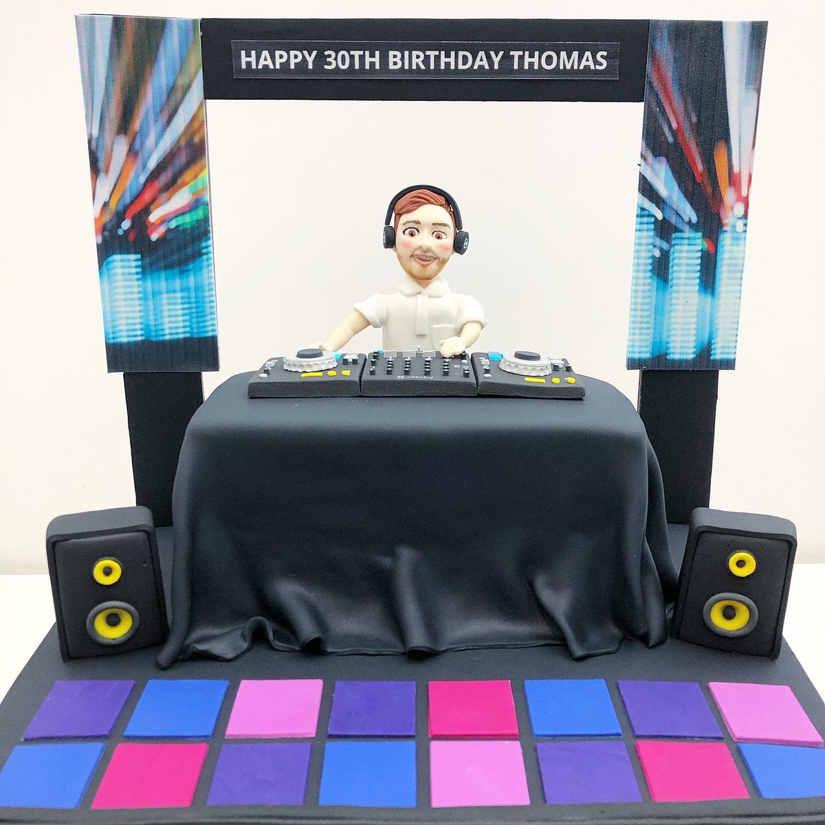 AdamAbiCakes's tweet photo. Hope you enjoyed your 30th birthday Thomas!! ๐ง ๐ฟ ๐ ๐ต ๐ค ๐ถ๐๐น
@PioneerDJglobal
#dj #djcake #birthdaycake #pioneer #pioneerddj1000 #pioneercdj2000 #festival #festivalcake #bespokecakes #thesugarpaste #sthelens #sthelenscakes https://t.co/GqGPEkNVND
