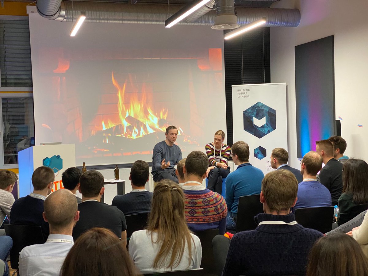 MediaLabBayern's tweet photo. #MLBatch7 Bootcamp Day 1 klingt gerade inspirierend aus beim Firesidechat mit @the_human_api und Insights rund ums Gründen und Lean Startup. 🍻🍕🔥 https://t.co/Krhz74Vskn