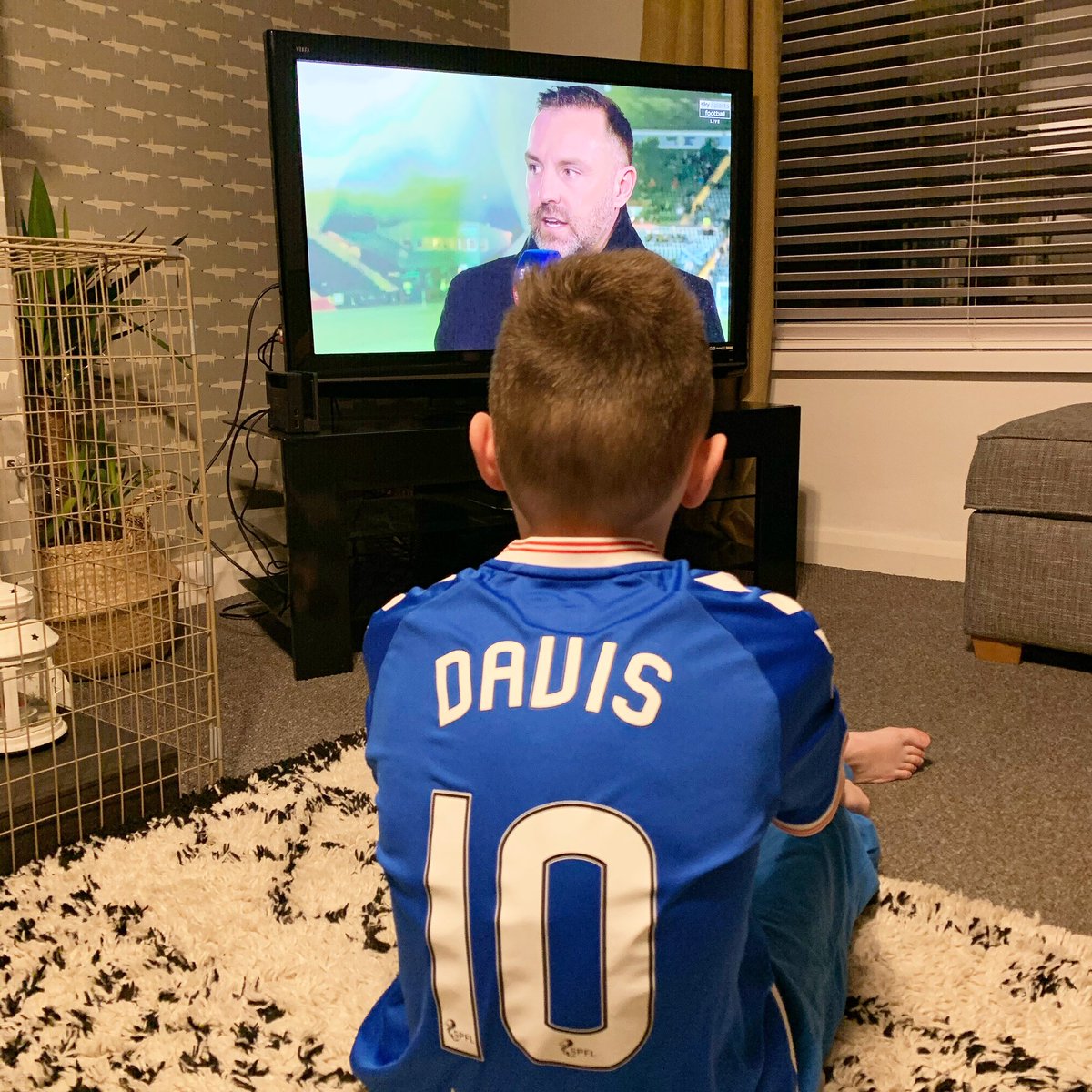 HelpWeeOliver's tweet image. Another school night, another football match ⚽️💙 @RangersFC @StevenDavis8
