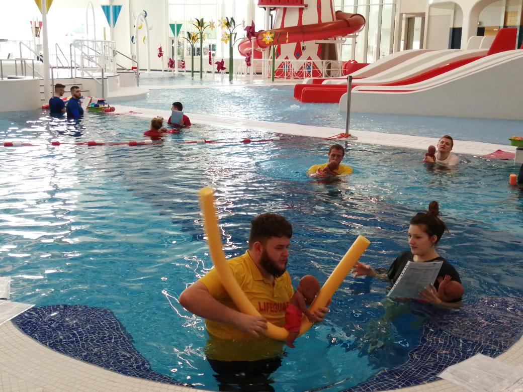 KickandSplash's tweet image. Been a busy few days with @Butlins trainee teachers in #BognorRegis learning some new skills with @STA_HQ #babyswimming qualification. Fabulous practical assessments by all...😊