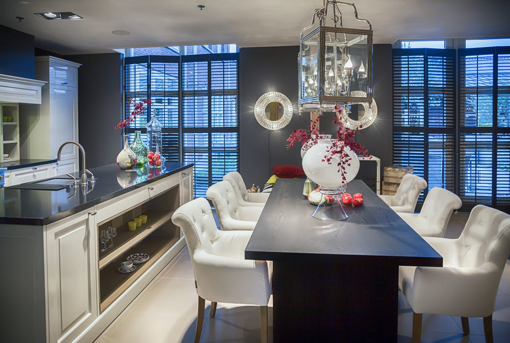 CTrevorRealty's tweet photo. There is plenty of cool lighting in this room, and the way the kitchen flows right into the dining area is a desirable format these days. Plus, those look like the most comfortable dining room chairs imaginable.

What do you... https://t.co/g5XobZihgq https://t.co/uY0cnQpe2N