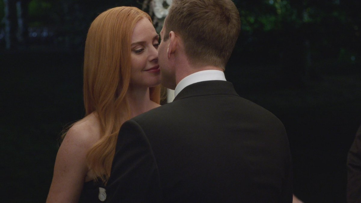 analunogueira's tweet photo. "Oh, kiss me, beneath the milky twilight
Lead me out on the moonlit floor
Lift your open hand
Strike up the band and make the fireflies dance
Silver moon's sparkling
So kiss me."
#darveyweek #darvey ❤❤ https://t.co/j5SgokGwOo