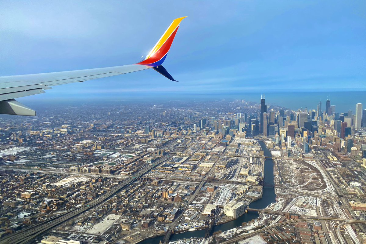chicagox's tweet photo. My arrival into Chicago. Love coming home. Ours a beautiful city even in the winter. #Chicago #travel #FlyingIsFun https://t.co/9pEZMh5i9g