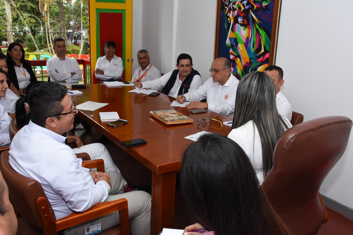 ccaralvar's tweet photo. Seguimos nuestros encuentros con administraciones municipales, en esta oportunidad llegamos a la @Alcaldiacircasi. Ante la alcaldesa Ana Yulieth Díaz y su equipo de gobierno, exponemos la necesidad de una bolsa regional para #FondoEmprenderSENA, entre otros temas. #SomosSENA https://t.co/A8jKRh0Xyv