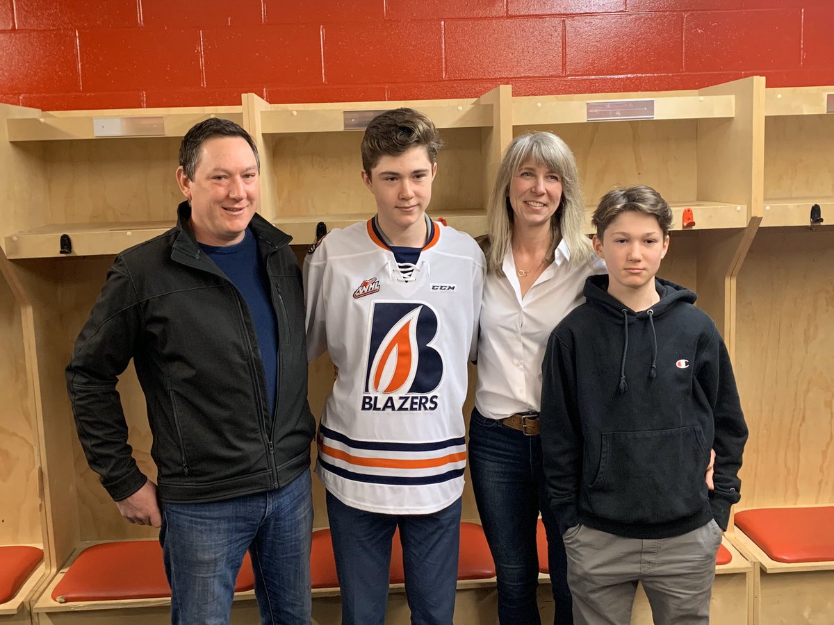 blazerhockey's tweet photo. We have signed 2019 4th round selection (72nd overall) Fraser Minten of Vancouver, BC 🔥
READ: https://t.co/VHkRtrAux9 https://t.co/NS0xN71Gnw