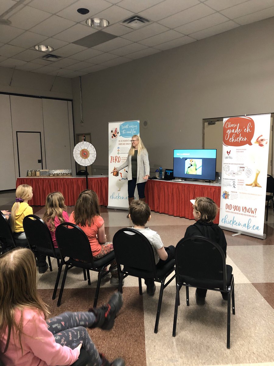 We’re on day two of Camrose Bull Congress! Thank you Andre and Hinke for volunteering to teach grade 3/4s from the Camrose area about chicken farming! 😀 @CamroseRegional #abchicken