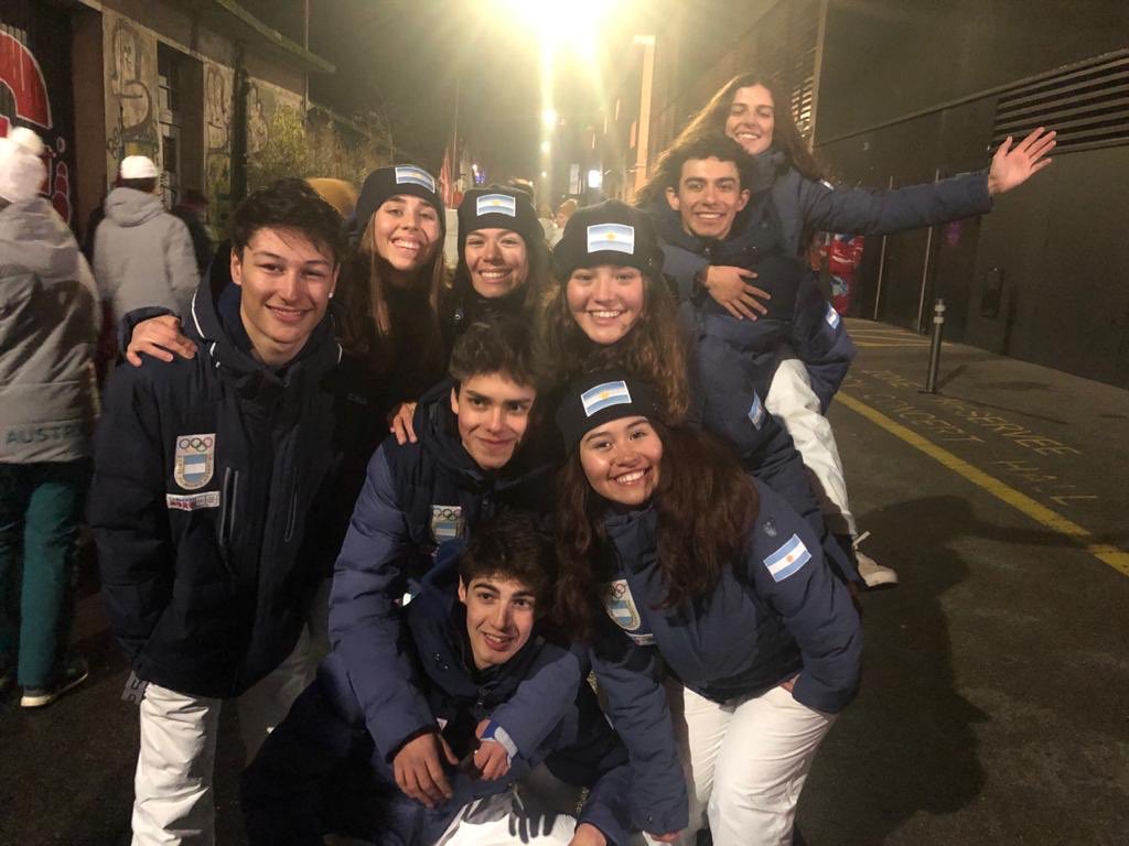 PrensaCOA's tweet photo. #Lausanne2020 ¡Postales de la Ceremonia de Clausura de los Juegos Olímpicos de la Juventud de Invierno Lausanne 2020!

#EquipoARG🇦🇷🇦🇷🇦🇷 https://t.co/BPxiKkP7je