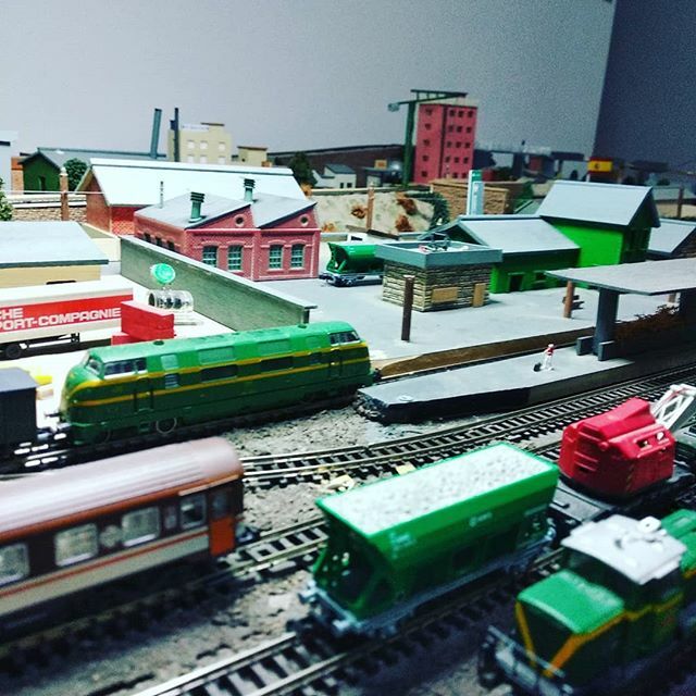 VinylculturE's tweet photo. Vamos allá, hoy toca limpieza a fondo de la #maqueta.#TMRGUK #ModelismoFerroviario #Ngauge #Nscale #SpurN #ferromodelismo #Mftrain #escalaN #echelleN #Ibertren #fotoferroviaria #frikitrenes #trainspotters. https://t.co/Z3pZxaKEAd