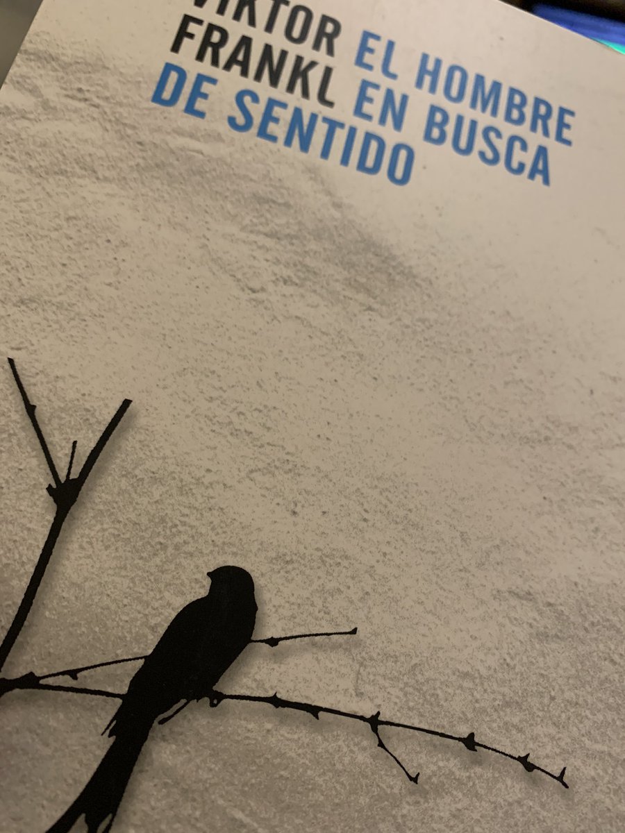 carlosabadiaj's tweet photo. El libro que todo gurú de la felicidad y esas cosas recomienda. Quizá por eso ni lo había intentado. Voy a por él. https://t.co/LoxlGLqHRy
