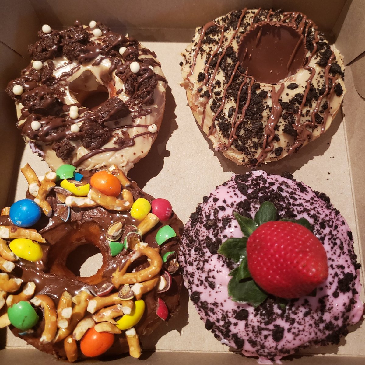 HollywoodCone's tweet photo. Fresh hand made daily 20+ flavours https://t.co/E2jEWgAkDb