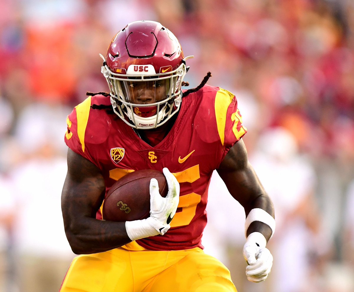 Vic6Venn's tweet photo. All Glory to God! Extremely Blessed to have received an offer from THE University of Southern California! 💛❤️ #FightOn #RuntheSCene @CoachJinks @Coach_Davis22 @247Sports @ChadSimmons_ @UNIVERSALSP0RTS @RecruitGeorgia https://t.co/ngiQiHS0VQ