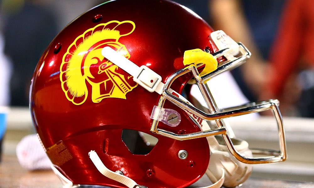 Vic6Venn's tweet photo. All Glory to God! Extremely Blessed to have received an offer from THE University of Southern California! 💛❤️ #FightOn #RuntheSCene @CoachJinks @Coach_Davis22 @247Sports @ChadSimmons_ @UNIVERSALSP0RTS @RecruitGeorgia https://t.co/ngiQiHS0VQ