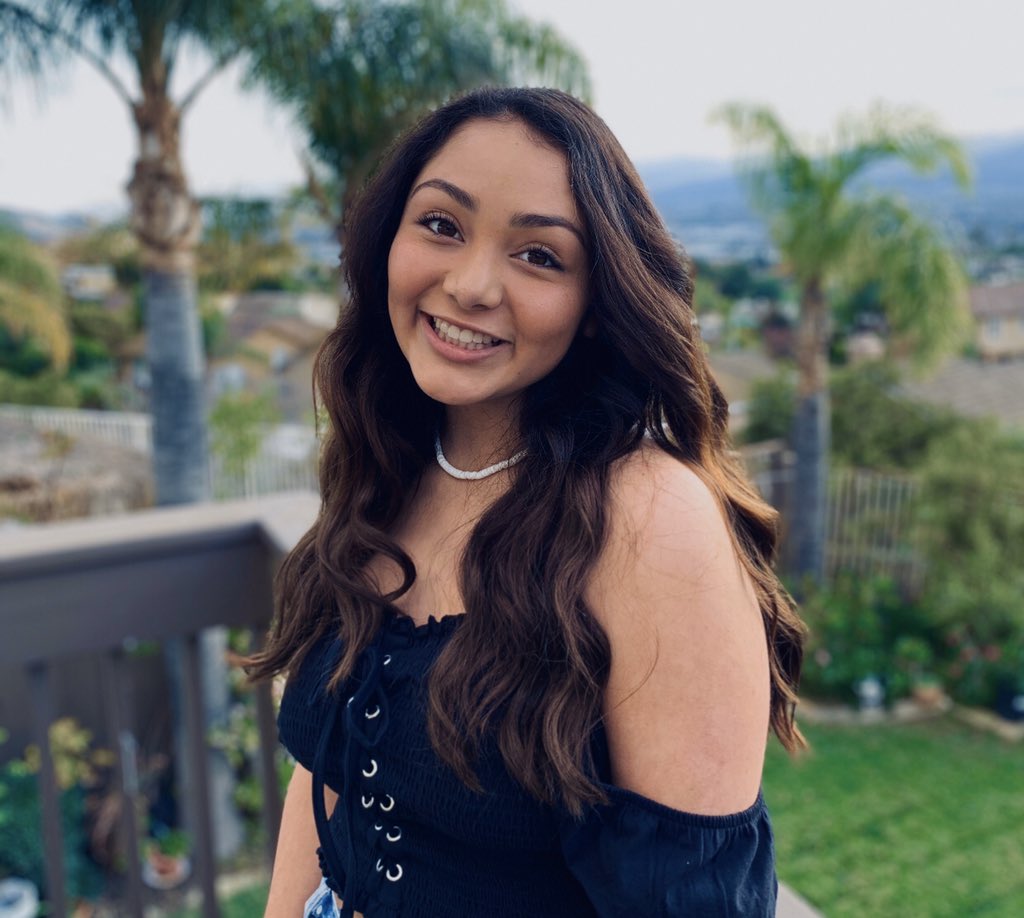 Cen10Huskies's tweet photo. Kaylee Garcia would like to be your Junior Class President for the 20/21 school year! Check out her video speech! https://t.co/5q99t9MPXp   https://t.co/HHR1lyl7il https://t.co/10SmSQGtX9