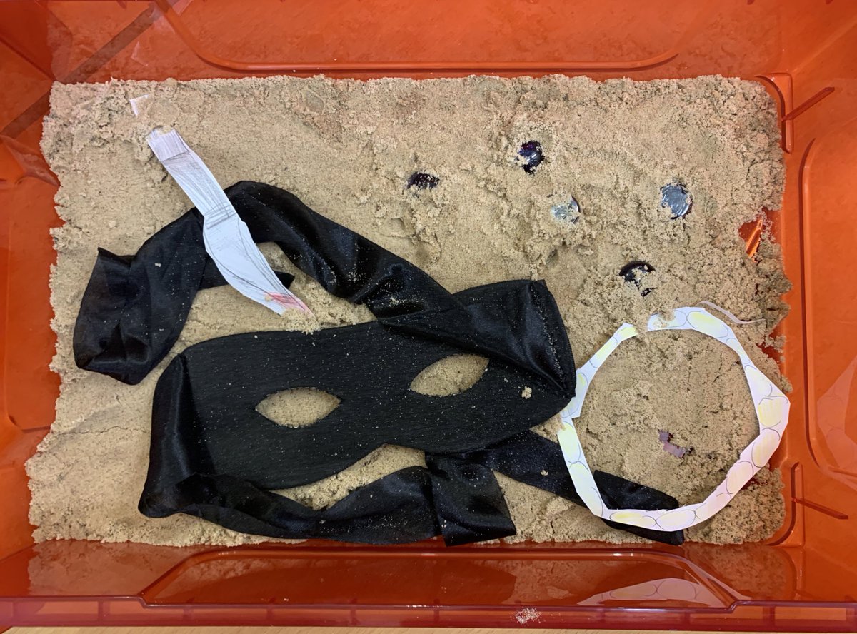 MissSmixedage's tweet image. Making flotsam trays with year 2/3 was a dream! Amazing how creative they were when placing their clues into the trays. Children used questions and drew conclusions from the clues to work out who the flotsam belonged to! #mixedageteaching #creativewriting #flotsam #literacy