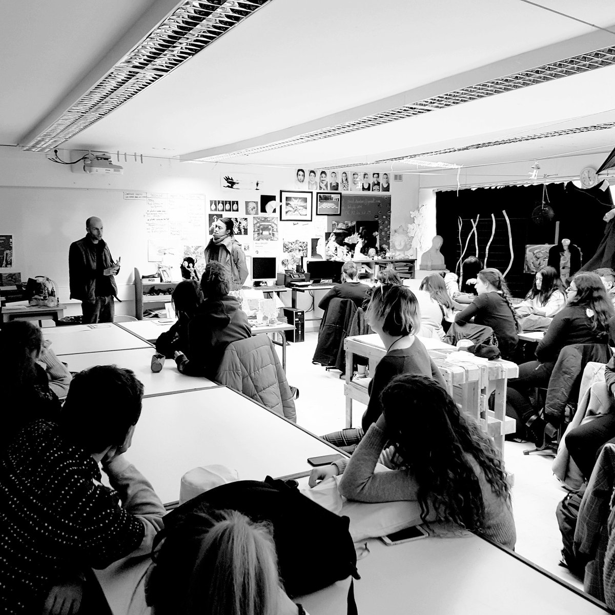 LEMarts_AP's tweet photo. Intervention des artistes #GabrielF et #MSuzuki pour lancer le projet de #Workshop (en mars) avec les 1ere spé arts plastiques!!! 😁👍Thèmes : In Situ, Cabinet de curiosités, Collecte, Feu,... Projet qui fait suite à la visite de la #biennaleartcontemporainlyon!!! 😁 https://t.co/DTHuoJOeaG
