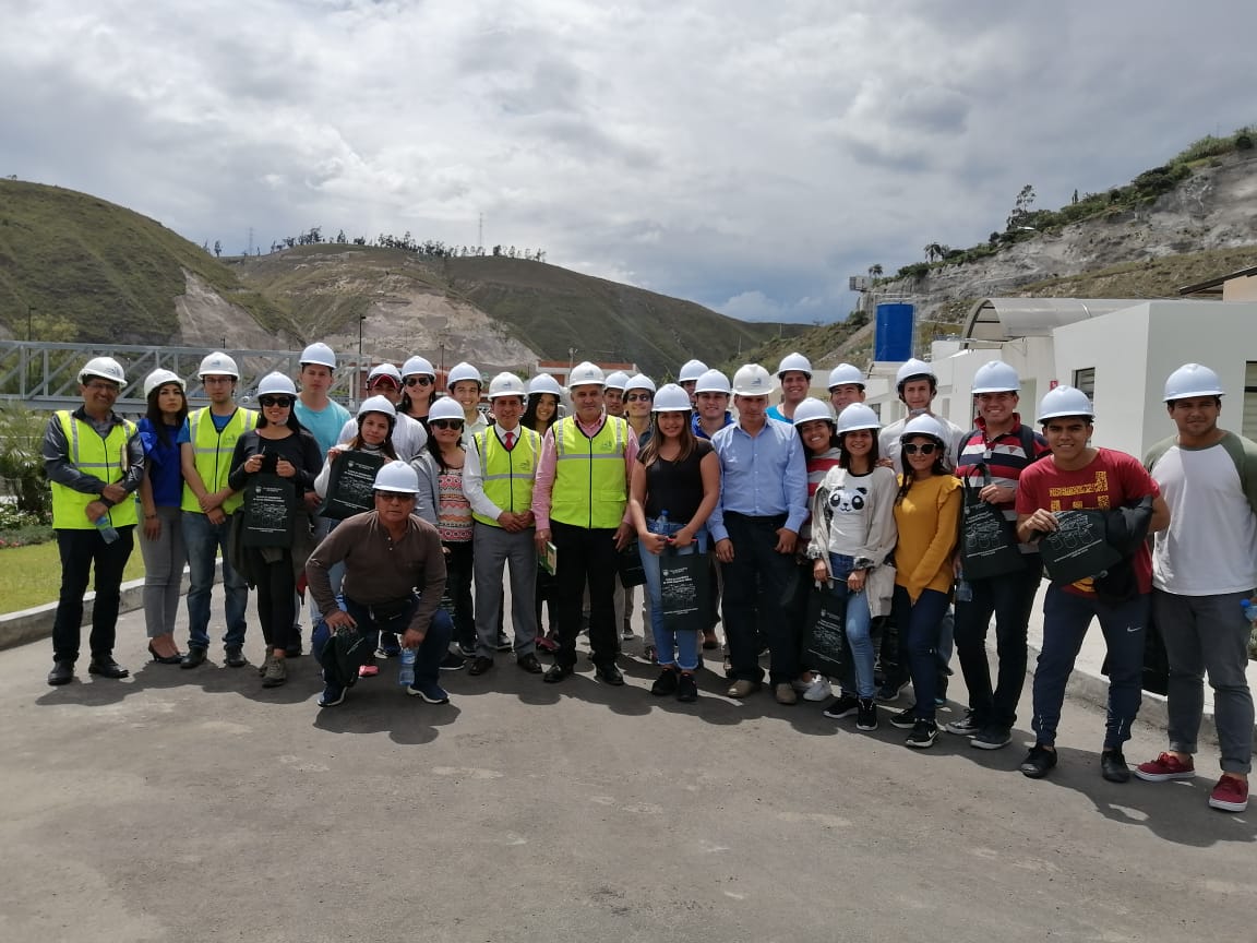 gadambato's tweet photo. #PTARParaAmbato| La Municipalidad de Ambato recibió a 30 estudiantes de la Universidad Laica Eloy Alfaro de Manabí quienes visitaron la Planta de Tratamiento de Aguas Residuales (PTAR) ubicada en el sector Las Viñas. https://t.co/W6szJ1g1CN