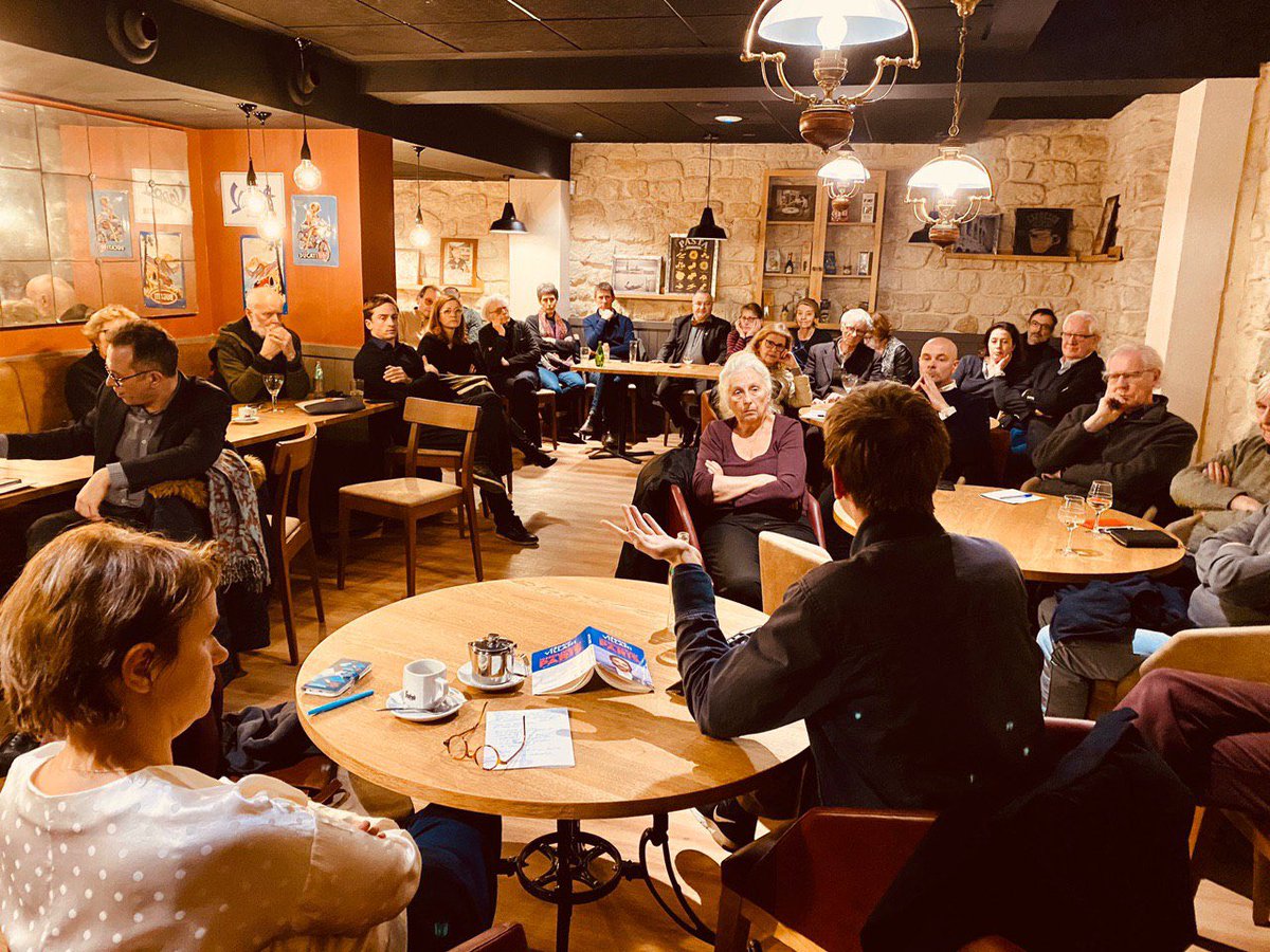 Nous avons reçu ce soir Théophile Cabannes, chercheur à <a href="/UCBerkeley/">UC Berkeley</a> pour mieux comprendre les enjeux de mobilité intelligente.  

Débat passionné sur la distinction « rue/route » essentielle pour apaiser le #NouveauParis de <a href="/VillaniCedric/">Cédric Villani</a>.