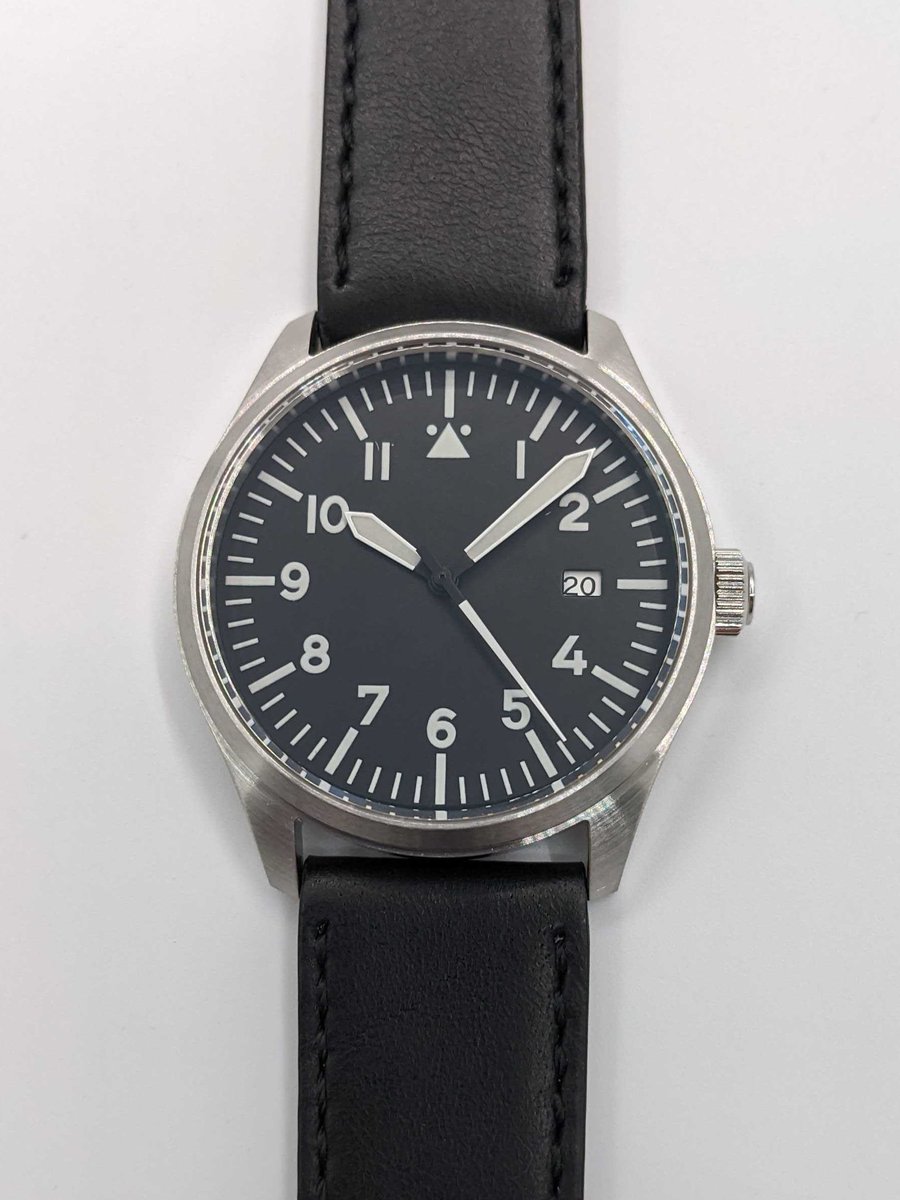 islander pilot watch on leather band