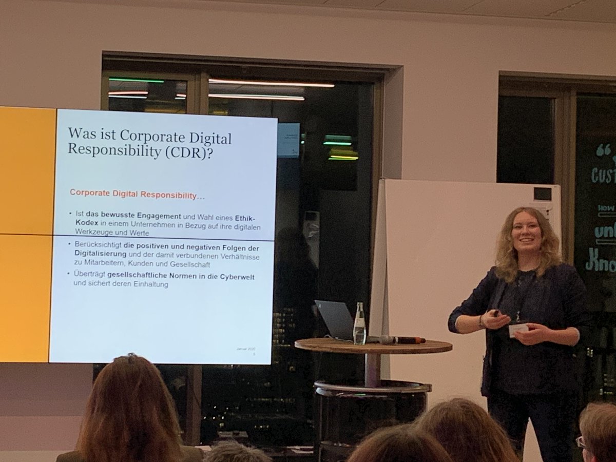 BettinaPSchmidt's tweet photo. "#CorporateDigitalResponsibility fördert in Zeiten der Digitalisierung das Vertrauen von Kunden, Mitarbeitern + Öffentlichkeit in ein Unternehmen". Danke Nadja Schneider und Birte Stegmann von @pwc_de + @gd_women für die Einblicke in dieses wichtige Thema. #gdwxpwc #gdwinFra https://t.co/U2Uuj9QNLI