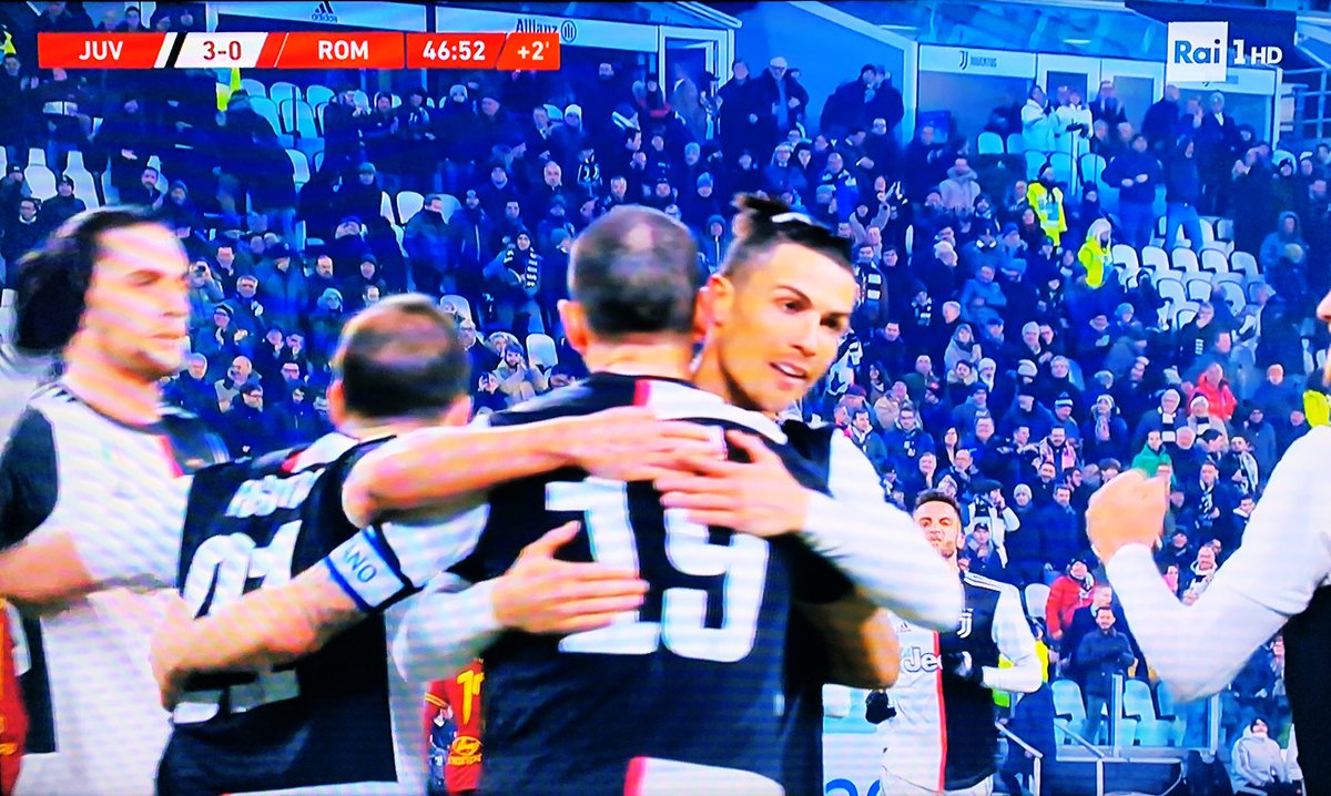 Goldrake1810's tweet photo. Siiiii Leonardo #Bonucci la TRIPLICA
#CoppaItalia
#JuventusRoma 3-0
#JuveRoma 3-0
#FinoAllaFine
#ForzaJuve 💪
#22gennaio
3-0... Alla fine del 1’ Tempo !!! 🤣
👋 #Riommico #Riommerds #Asrom https://t.co/GHRbOUOVqh