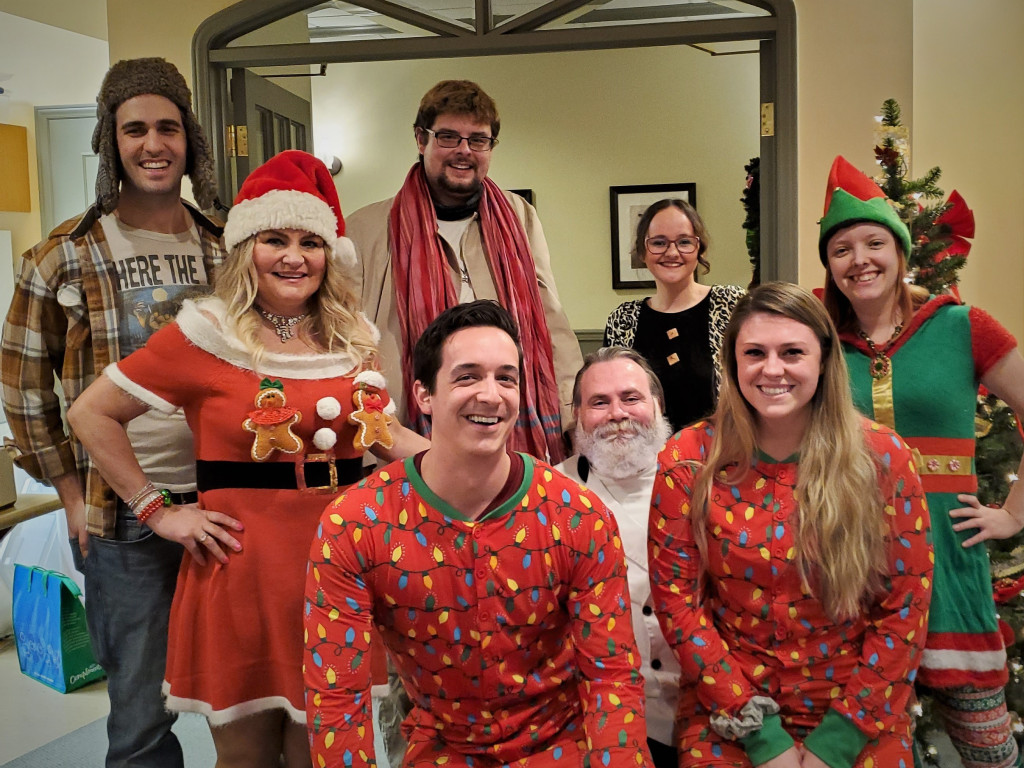 Resort to Murder Xmas - Dec 8, 2019
Saskatoon Troupe Blog! smokinggunentertainment.wordpress.com/2020/01/22/res…