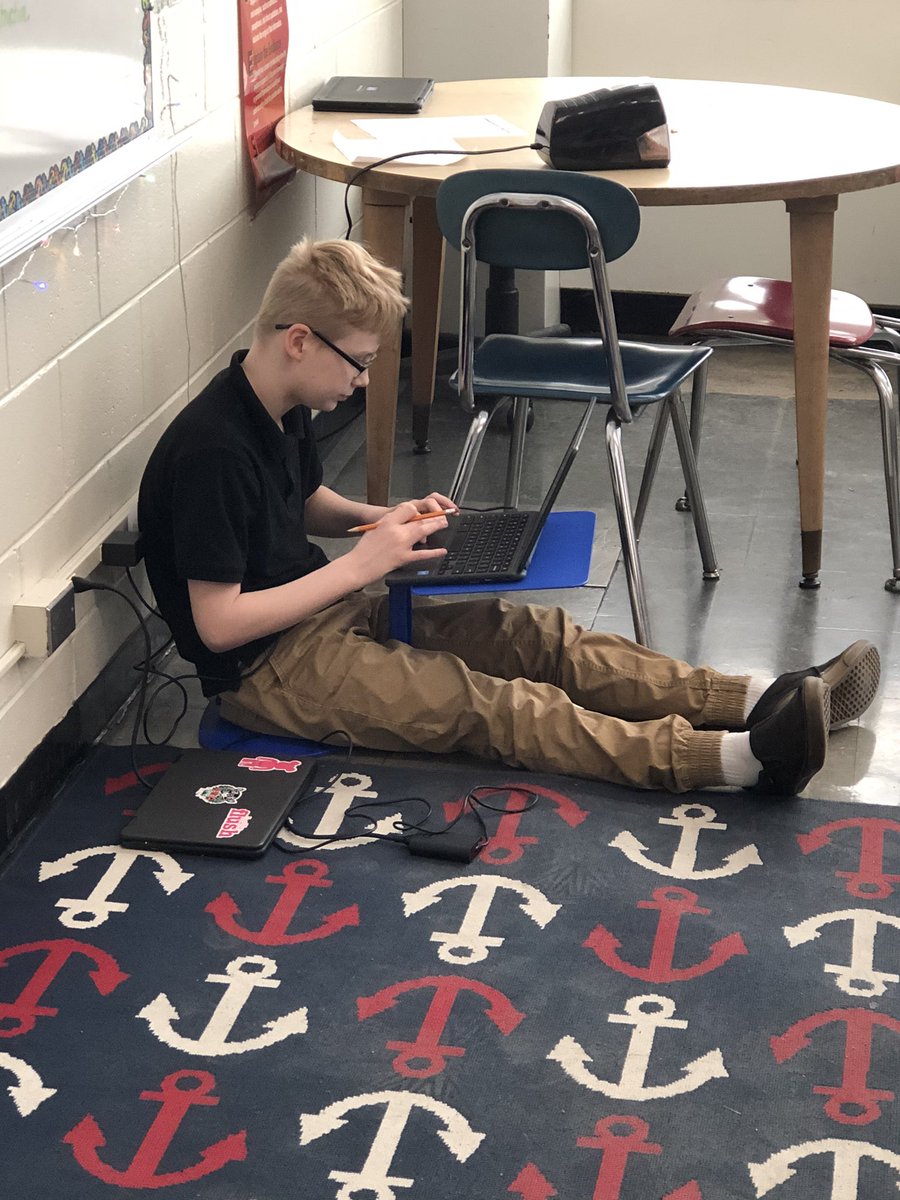eldoyle12's tweet photo. Flexible seating for the win 🙌🏼🙌🏼💻#argumentativewriting #deadlystorms @StantonFalcons https://t.co/TVbpUNDLFy