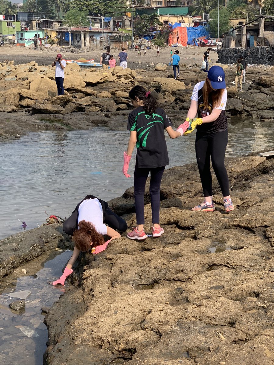 msneidmusic's tweet photo. Today for #asbcsr a group of students cleaned up a small beach near a fishing village in Bandra. It was amazing to see the difference from when we arrived to when we left - we filled up at least 15 biodegradable trash bags with loads of plastic waste! #asbindia #asbms #noplasric https://t.co/aaiRnIiHX4