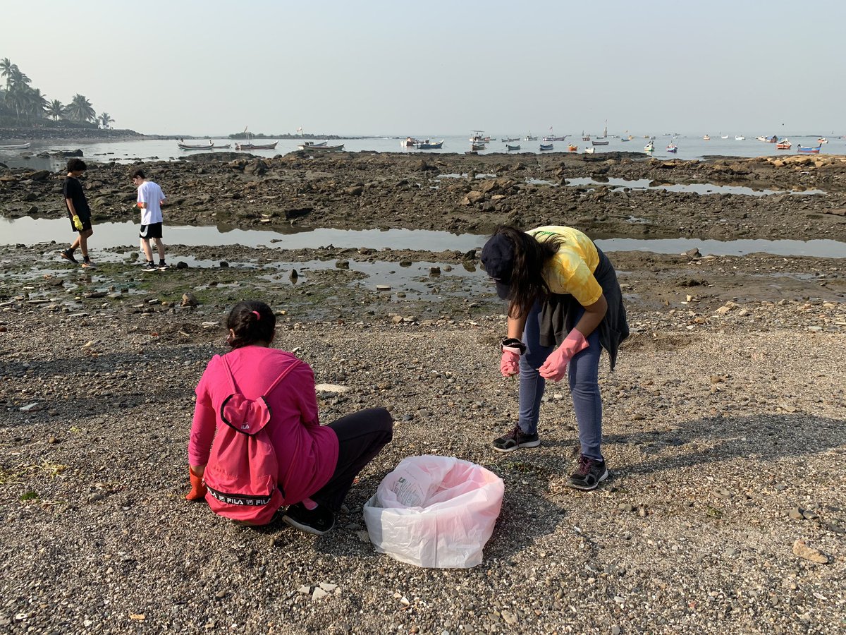 msneidmusic's tweet photo. Today for #asbcsr a group of students cleaned up a small beach near a fishing village in Bandra. It was amazing to see the difference from when we arrived to when we left - we filled up at least 15 biodegradable trash bags with loads of plastic waste! #asbindia #asbms #noplasric https://t.co/aaiRnIiHX4