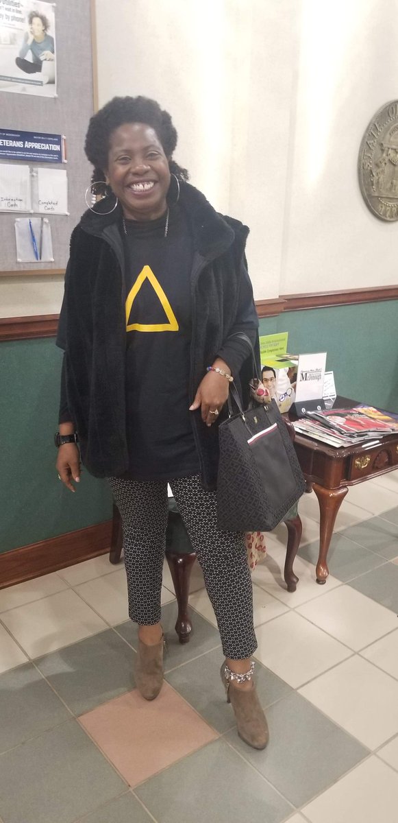 LaughsLes's tweet photo. #yellowtriangle https://t.co/iUleCYZKdI