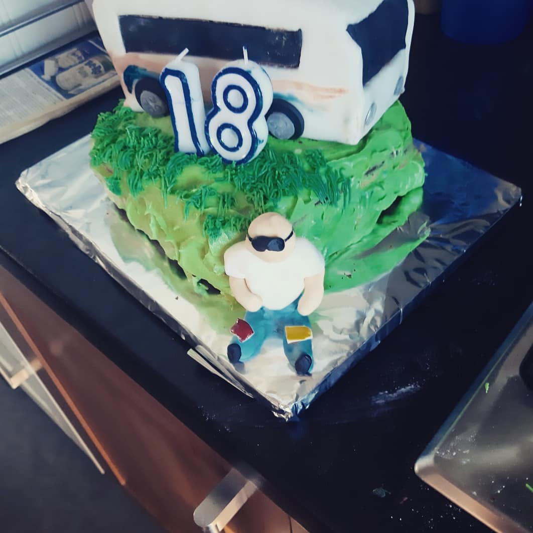 EmmaRegi72's tweet photo. My daughters birthday cake. Shes a massive @brendan_sheerin fan https://t.co/f6ve17Tdxt