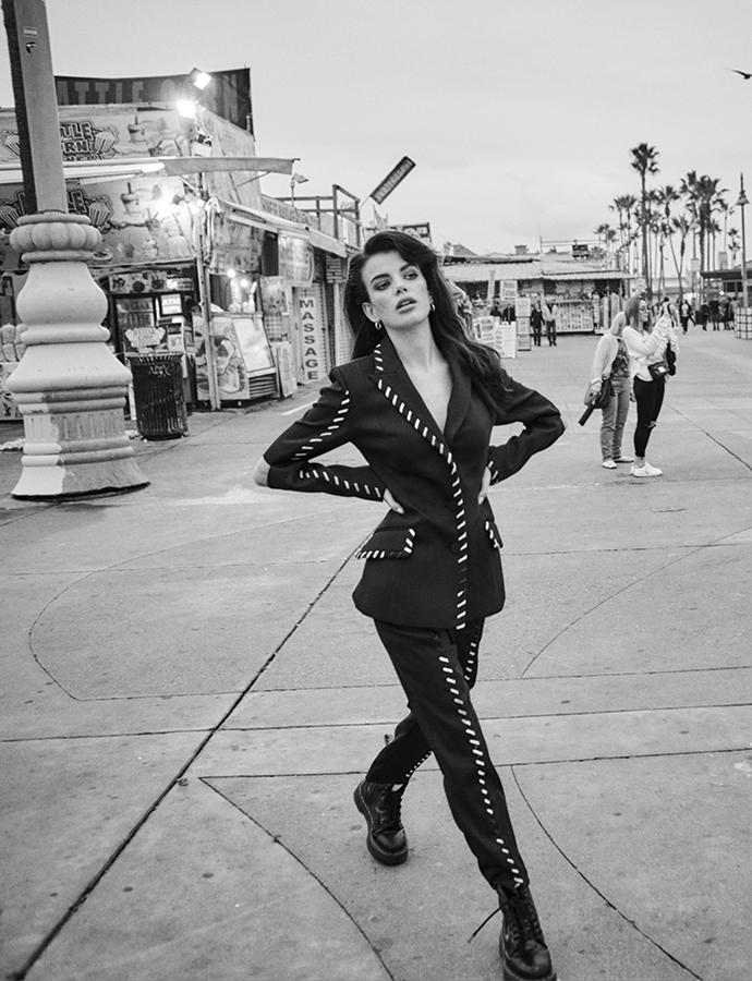 2019 was a year of highs for singer/model <a href="/itsnotsonia/">SONIA AMMAR</a> as she released her debut EP. We head to the beach to talk highlights + playing w/ <a href="/PetitBiscuit/">PETIT BISCUIT</a> at Coachella
/
#DECADENTissue Out Now--> 1883magazine.com/store
/
📸<a href="/arvedcolvinsmit/">arved colvin-smith</a>👗<a href="/Graham_Cruz/">Graham Cruz</a> 
#1883magazine #itsnotsonia