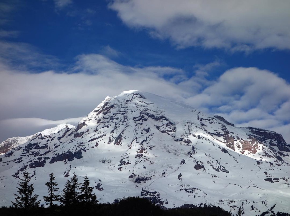 Uncover the beauty of the Pacific Northwest. From Mount Rainier to Olympic National Park, all National Parks are free to enter today. Photo: @mountrainiernps