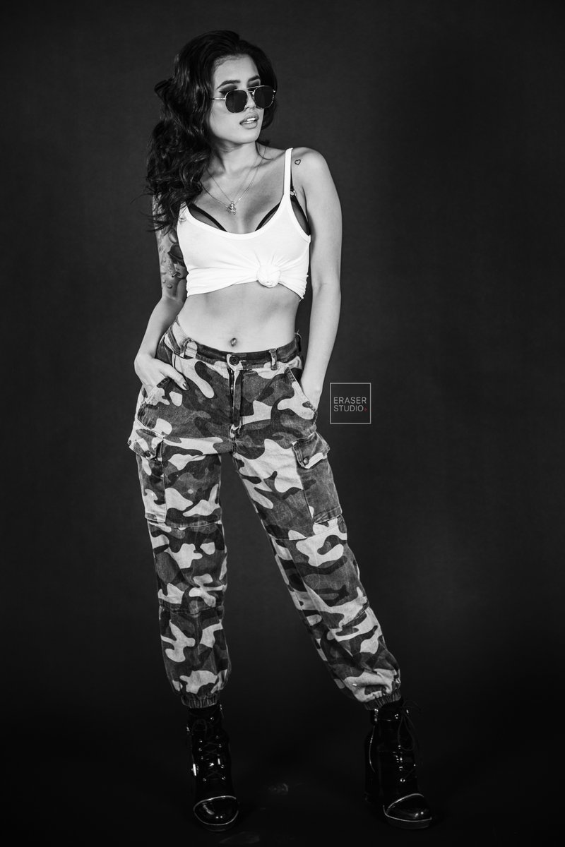 eraserstudiousa's tweet photo. Photo by: Eraser Studio (Ali Hoss + Sanaz Mahdi)
Model: @roxyferrari
#EraserStudio #LAPhotoStudio #LAPhotographer #LAArtist #Ali_Hoss #Sanaz_Mahdi #California #LosAngeles #modelLife #fashion #PortraitPage #Headshots #Headshot #BravoGreatPhoto #PortraitPhotography #Portrait https://t.co/q2CsogXbNE