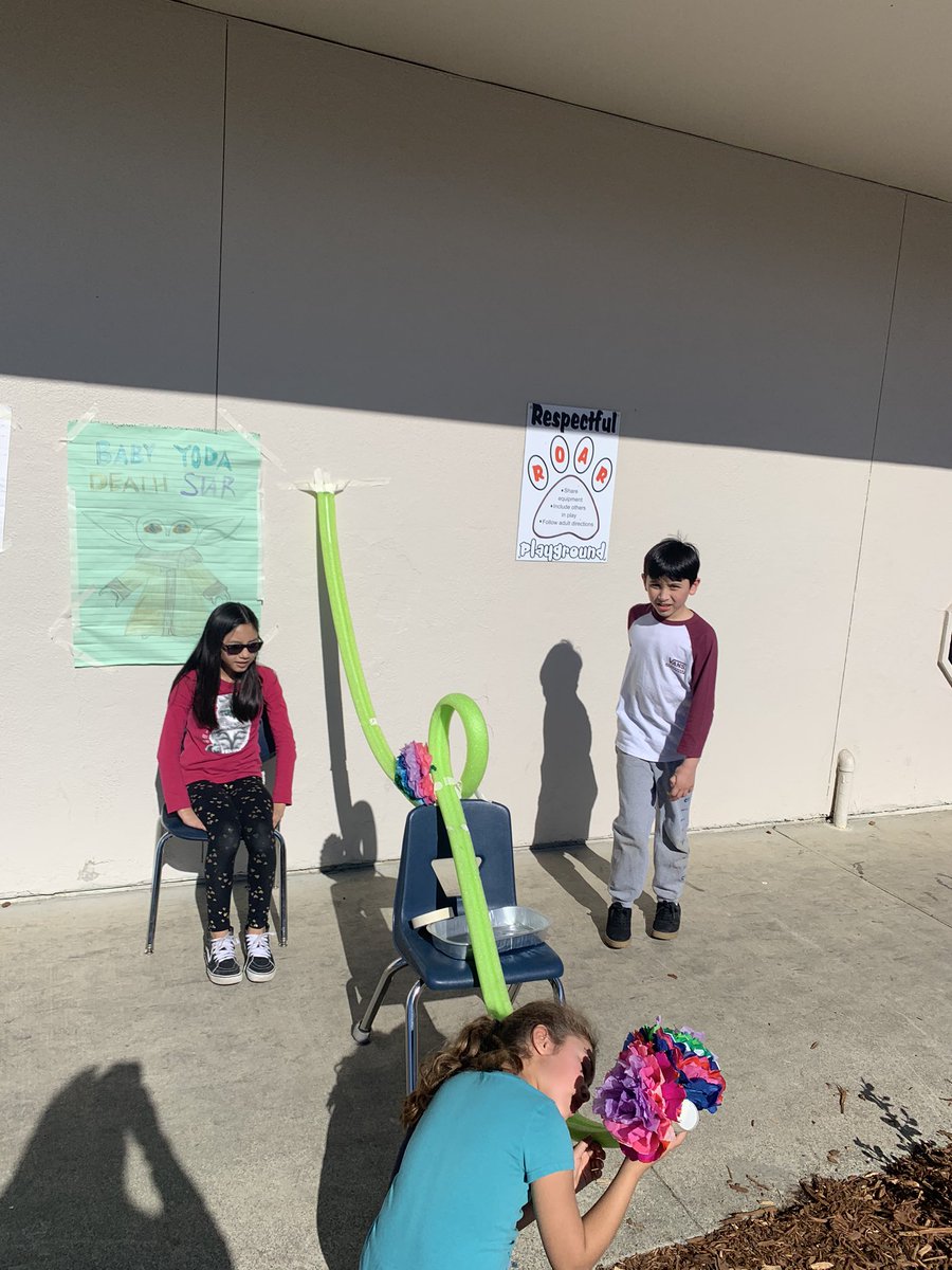 kristanichols09's tweet photo. 3rd graders learning about motion by building roller coasters! @kijonesjags #smartjags https://t.co/PoVW8qleRV
